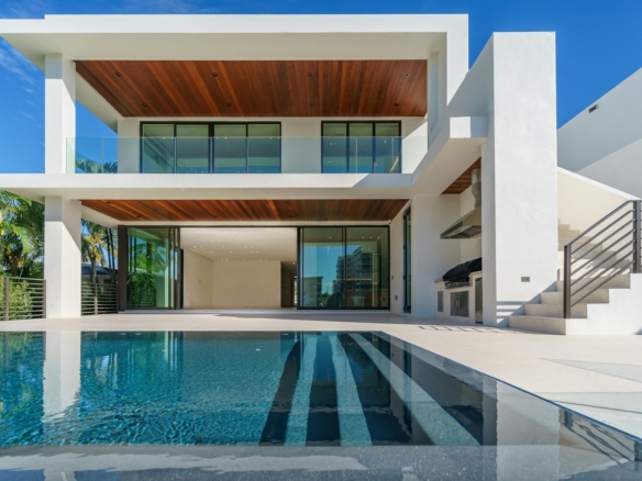 Stylish villa with city views