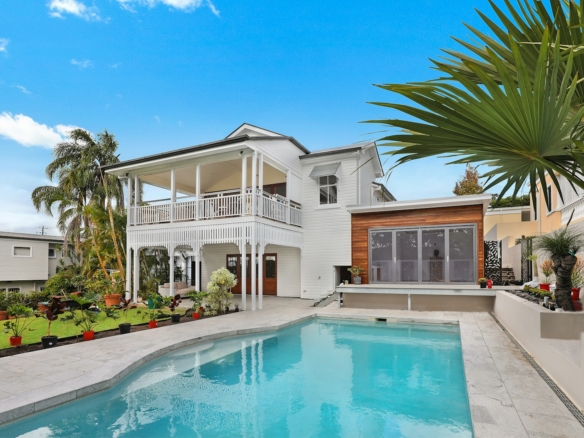 Four-bedroom with pool